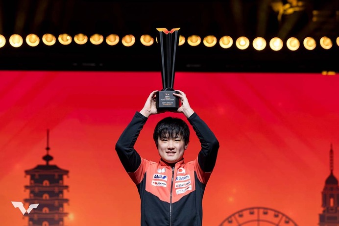 張本智和、悲願のチャンピオンズ初Vで世界4位に浮上　WTTが称賛「エンターテイナーでチャンピオン」　2026年の再戴冠にも期待「再び世界で輝く」