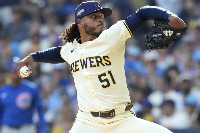 【MLB】ドジャースの大型補強は止まらない？　次なるターゲットはブルワーズのタフネス右腕か……「先発陣の耐久性に懸念」と米メディア