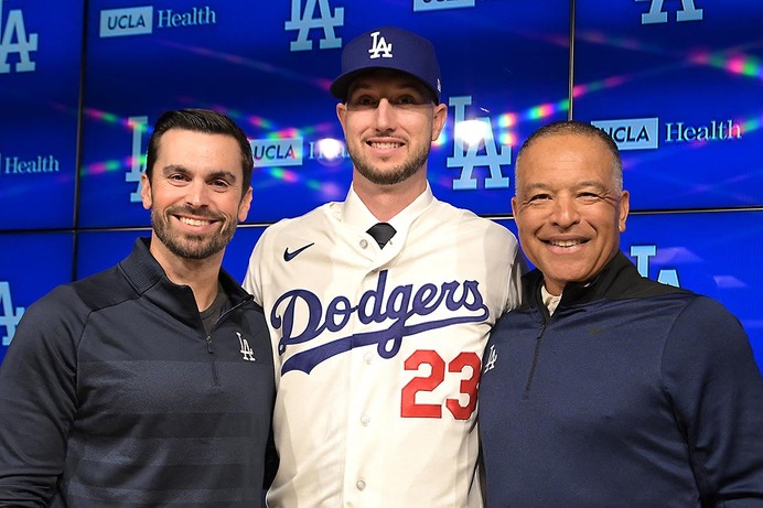 【MLB】「2番か3番になる」ロバーツ監督、ドジャース新戦力・タッカーの打順に言及　公式サイトは大谷翔平から始まる“究極のジグザグ打線”を予想