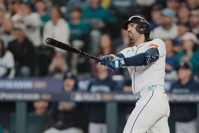 【MLB】「市場に残る最大の長距離砲」両リーグ49本塁打スアレスら、去就未定の大物選手を公式サイトが特集　移籍先候補は……