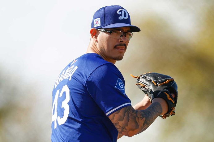 【MLB】ドジャース、捕手枠確保で苦渋の決断か……昨季71登板のバンダを“事実上の戦力外”　地元メディア「サプライズのロースター変更だ」