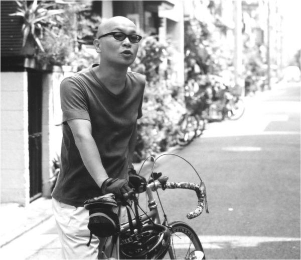 　自転車ツーキニストとしておなじみの疋田智の連載エッセイ「自転車ツーキニストでいこう！」の第48回が公開されました。今回のテーマは「レーパンをどうしよう」と題して、サイクリングウエアとして機能的なレーシングパンツのことを考えてみました。