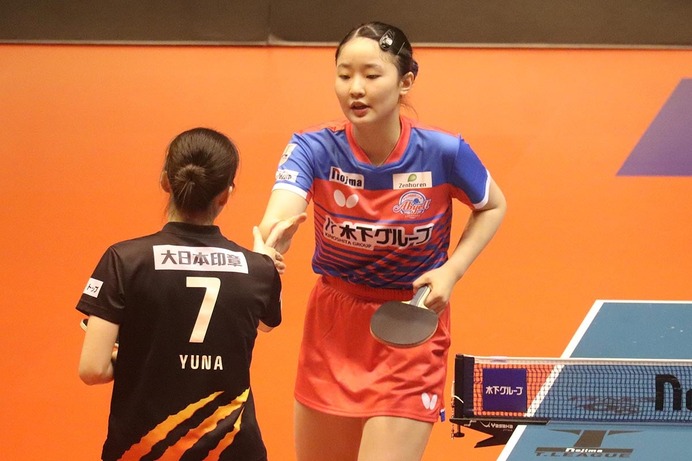 張本美和、シングルス“10戦全勝”達成に「すごくうれしい」　全日本女王で殻を破った17歳エースが意気込み【Tリーグ】