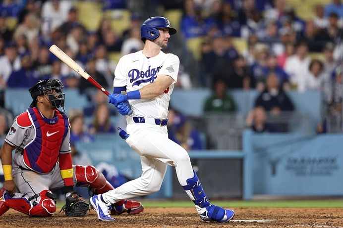 【MLB】ド軍の新2番・タッカーの“本塁打キャッチ”に本拠地熱狂　FA目玉補強の万能スターがファインプレー連発で能力発揮