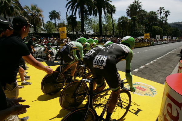　第100回ツール・ド・フランスは7月2日にニースで25kmのチームタイムトライアルを第4ステージとして行い、オリカ・グリーンエッジがトップタイムで優勝。同チームのサイモン・ゲランズ（オーストラリア）が首位に躍り出た。