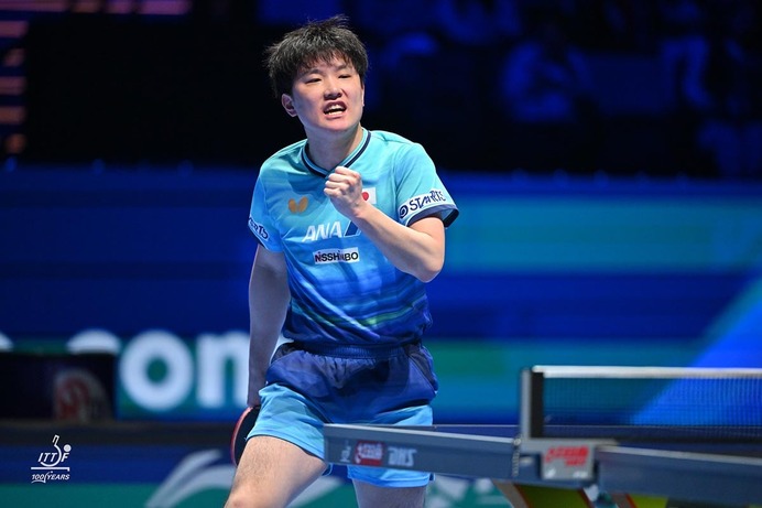 張本智和が中国の元世界王者と圧巻ラリーの応酬　伊藤美誠はフォアハンドからの巧みな1本　WTTが2022年大会に再脚光【世界卓球2026】