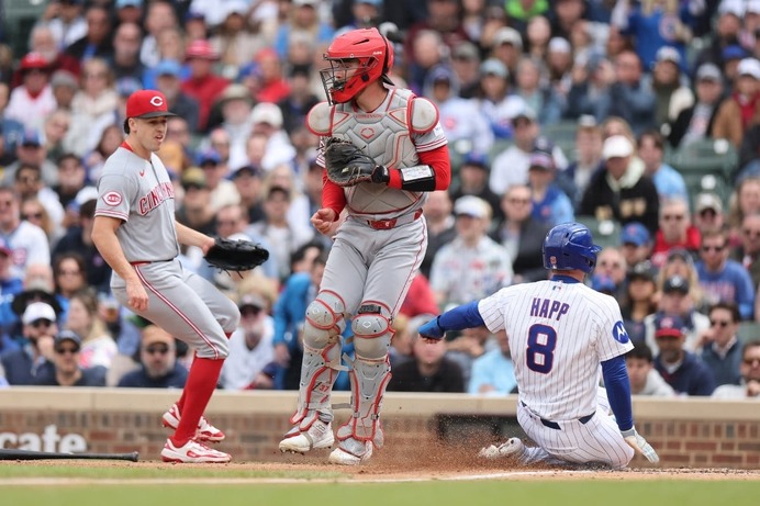 【MLB】「リトルリーグかよ」ファンも憤慨、レッズ捕手が犯した“とんでもない凡ミス”　無死満塁、三塁手がゴロでベースを踏んで本塁送球も……