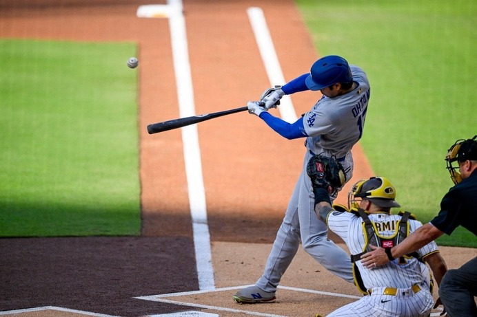 【MLB】大谷翔平、今季8号先頭打者アーチからの……初回159キロで2奪三振　復活の二刀流に米記者驚き「彼はフェアじゃない」