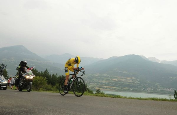 　第100回ツール・ド・フランスは7月17日にアンブラン～ショルジュ間の32kmで第17ステージとして個人タイムトライアルが行われ、首位を走るスカイのクリストファー・フルーム（英国）が優勝。サクソ・ティンコフのアルベルト・コンタドール（スペイン）は9秒届かなかっ