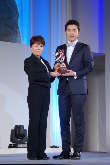 日本ネイリスト協会の「ネイルクイーン2014」授賞式