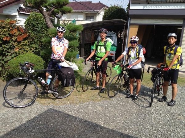 　獨協大フランス語学科の学生4人が10月26日にさいたま市で開催される自転車イベント「さいたまクリテリウムbyツール・ド・フランス」の大会PRをするために、夏休み期間中の1カ月をかけて東日本を縦断する自転車旅行を行っている。