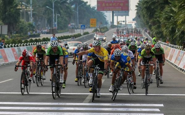 　ツアー・オブ・ハイナンは10月27日、南シナ海に浮かぶ中国のハイナン島で距離172.4kmの第8ステージが行われ、ベルキンのモレノ・ホーフラント（オランダ）が第1、第6ステージに続いて優勝した。