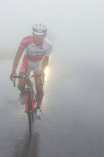 　6月24日に大分県日田市・オートポリスで第10 回全日本選手権ロードレースが開催され、エリート男子は新城幸也（22＝NIPPO・梅丹）が初優勝した。同選手は沖縄県・石垣島出身。昨年、一昨年と全日本選手権のU23で優勝しているが、エリートレースに昇格した今年もナショ