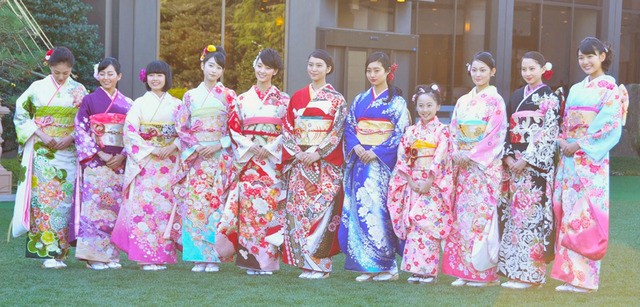 武井咲＆剛力彩芽＆忽那汐里＆河北麻友子＆高橋ひかる＆宮崎香蓮＆水沢エレナ＆小芝風花＆吉本実憂＆小澤奈々花＆本田望結／オスカープロモーション年末恒例“晴れ着撮影会”