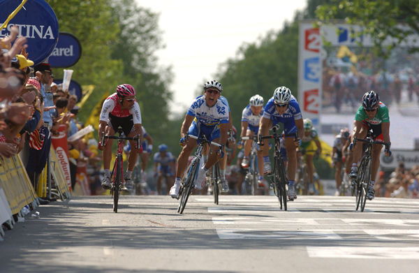 ベルギーのワーテルローからフランスのバスクアルまでの２１０キロで行われた第３ステージは、フランスのジャンパトリック・ナゾン（27）＝ＡＧ２Ｒ＝がゴール勝負を制して優勝。