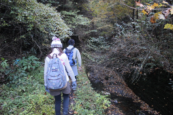 山ガールと山へ旅立つ。山本さん、Kさんとともに、いざ湯沢挟へ。初めての現役山ガールとの山行に、筆者の心拍数は高まるばかり。