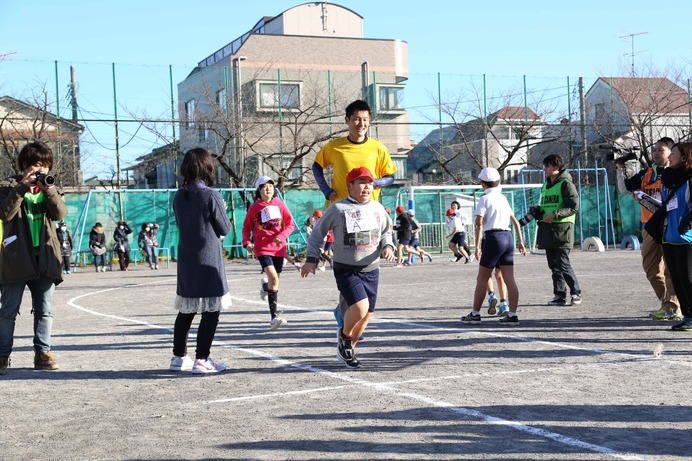 【東京マラソン15】オリンピアンらと小学生による「ミニ東京マラソン」初開催