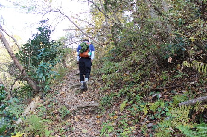 「道に迷ったかな？」と思ったら、まずは他の登山者に尋ねてみよう。思いがけない楽しい会話になるかもしれない。