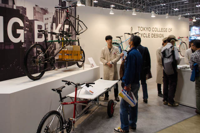 東京サイクルデザイン専門学校の生徒さんが質問に答えてくれます（サイクルモード14）