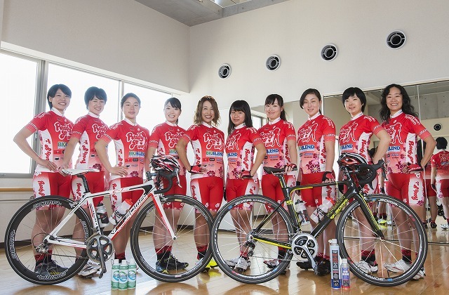 女子自転車チームReady Go JAPANにサロン向け化粧品会社がサプライヤーに