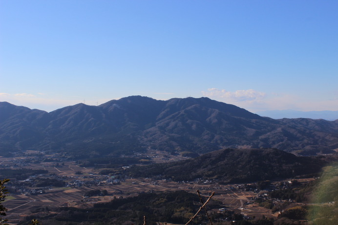 猛々しい加波山の姿も。