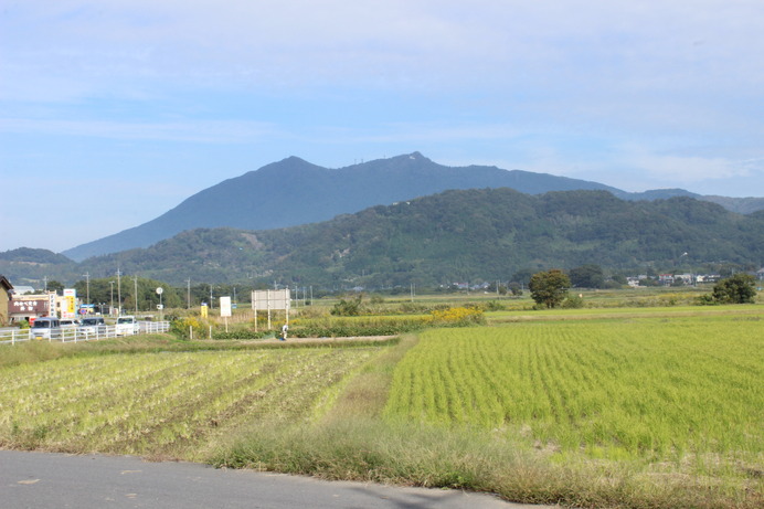 一目でわかる、茨城県の山のシンボル・筑波山。