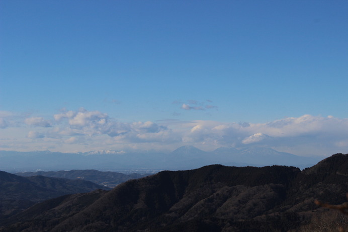 遠くに見えるのが日光男体山。台形のかたちをしていて、わかりやすい。