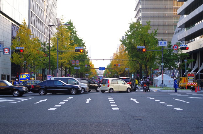 大阪のキタとミナミを結ぶ幹線道路、御堂筋