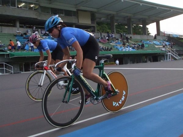 　2007年　文部科学大臣杯　第63回全日本大学対抗選手権自転車競技大会が8月30日から9月1日まで静岡県伊豆市・日本サイクルスポーツセンターで行われた。エントリー大学は41校、参加学生数は309名（男子：282名、女子：27名）で、各大学の名誉をかけて日本の大学の頂点