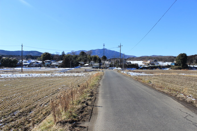 遠くに加波山の姿が見える。