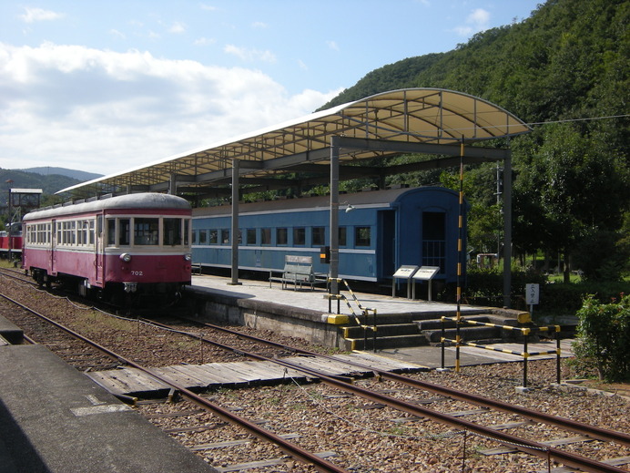 吉ヶ原駅に動態保存されている片上鉄道の車両（片鉄ロマン街道）