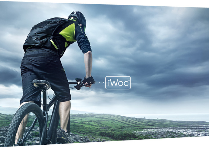 ハンドルバーを離さずに自転車アプリを操作できる「iWoc」…スペイン発