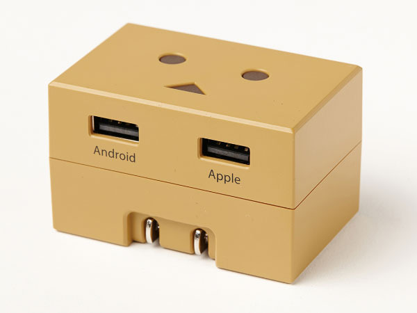Android用とiOS用の充電用USBポートを2つ装備しているが、iPhone2台同時充電は可能