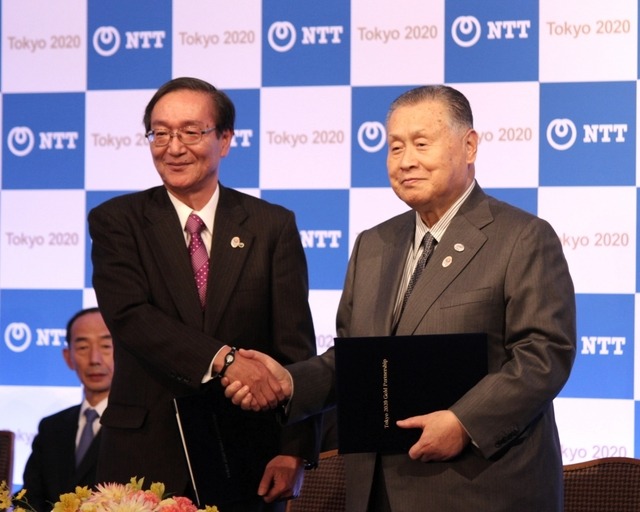 東京2020会長の森喜朗氏とNTT代表取締役社長の鵜浦博夫氏
