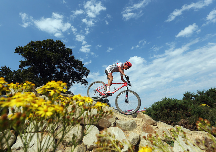 オフロードを走るMTB 参考画像