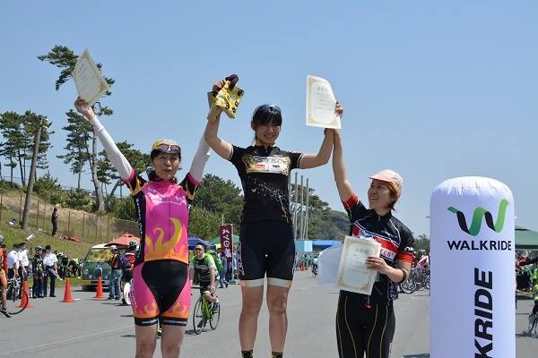 大磯クリテリウム最終戦、ちゃりん娘の太郎田桜が優勝！