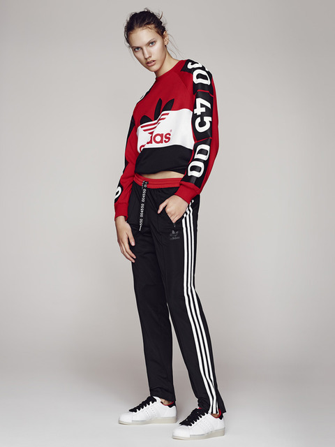 アディダス オリジナルスからカプセルコレクション「TOPSHOP for adidas Originals」が登場