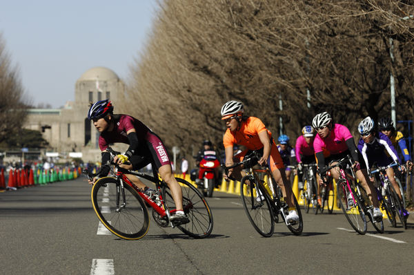 　2008年2月11日（月/建国記念の日）に東京の明治神宮外苑で開催される「2007年度全日本学生ロードレースシリーズ最終戦　第2回明治神宮外苑学生自転車クリテリウム大会」（主催：日本学生自転車競技連盟）の参加選手募集が始まった。07年2月に東京都心発のクリテリウム