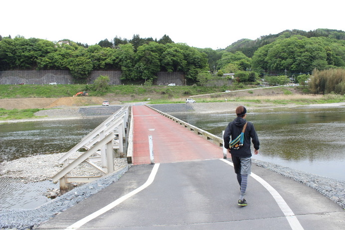 下小川駅から熊野山へ向かう途中にある平山橋。橋から眺める奥久慈の風景がたまらない。