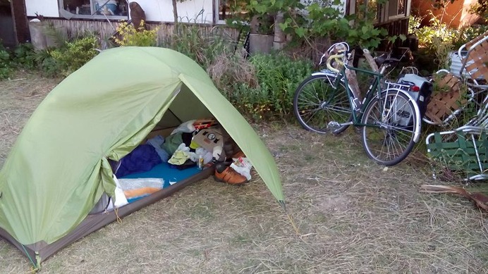 テント泊での宿泊は10日間ほど。若い時分に山登りをたしなんでいた西尾さんだから、多少の不便は苦にならない