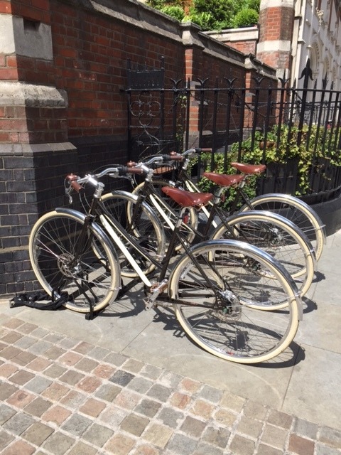 【LONDON STROLL】話題のホテルChiltern Firehouse、自転車「Shinola」を貸し出し