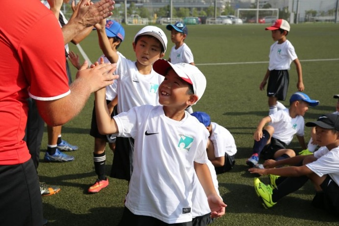 本気で上を目指す13歳以下が対象の「サッカーサービスサマーキャンプ2015」が開催