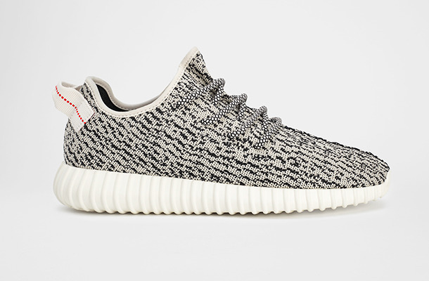 アディダス オリジナルス×カニエ・ウエストのコラボ第2弾「YEEZY BOOST 350」（2万8,000円）