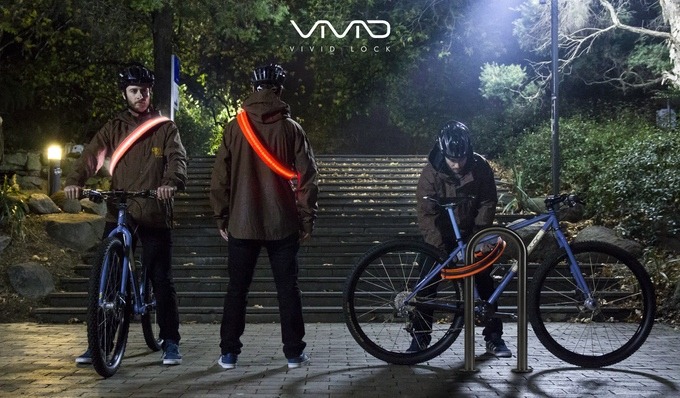 暗闇での視認性を高める、光るウェアラブルロック「VIvid Bike Lock」登場　メルボルン発