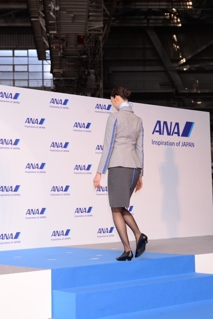 ANAグループの新制服デザイン