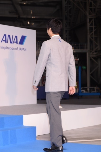 ANAグループの新制服デザイン