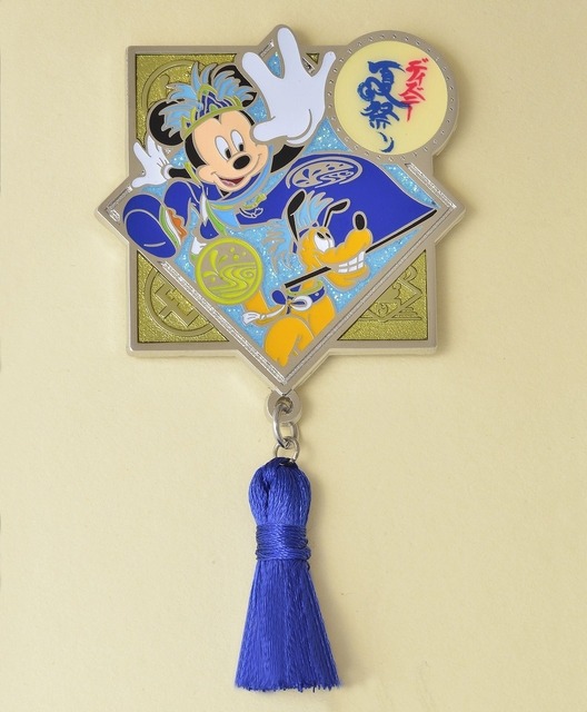 “ディズニー夏祭り”スペシャルメニュー：付属オリジナルピン ／ (C)Disney