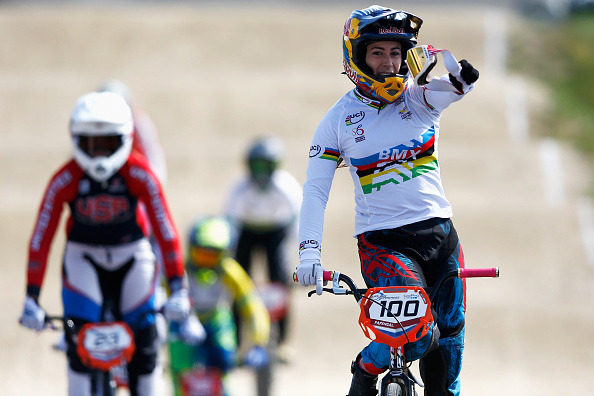 UCI BMXスーパークロス・ワールドカップ第2戦オランダ・パペンダル大会女子決勝、マリアナ・パホンが優勝（2015年5月10日）