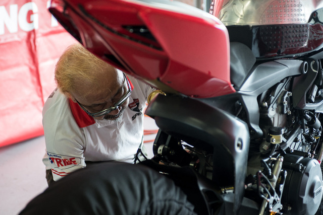 【鈴鹿8耐】大会唯一の女性ライダーの挑戦は「予選ギリギリの勝負」