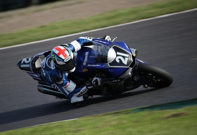 ヤマハが19年ぶりの鈴鹿8耐勝利。No.21 YAMAHA FACTORY RACING TEAM